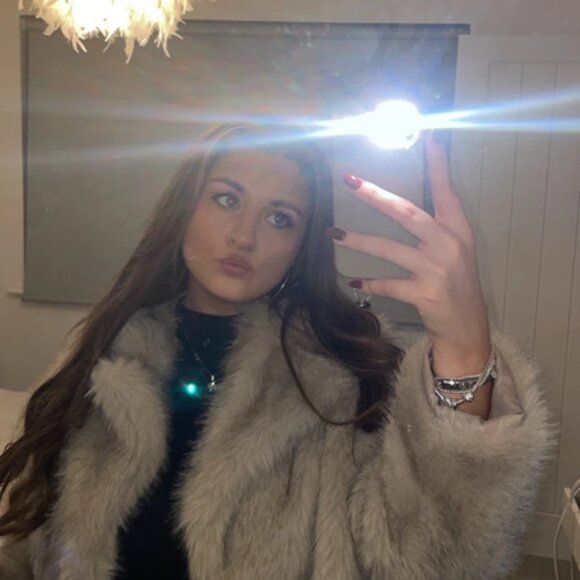 Meet your Posher, Nadia - Picture 1 of 1